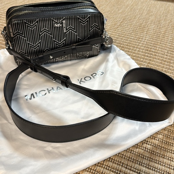 Michael Kors Crossbody Camera Style Bag - Picture 10 of 17